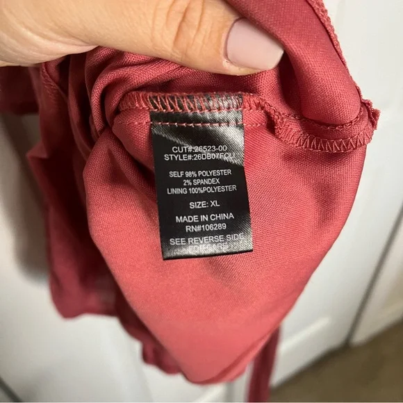 Elegant Red Sleeveless Dress - Picture 4 of 5